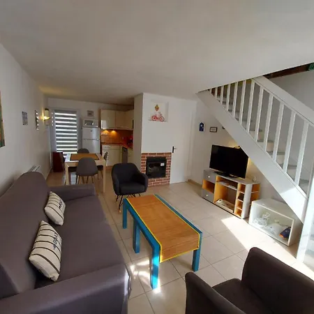 La Maison Bleue Avec Piscine Holiday home